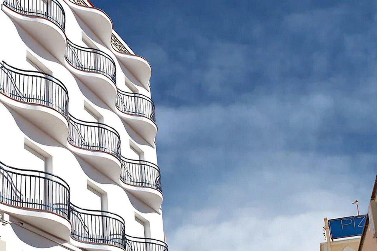 Iris Aparthotel